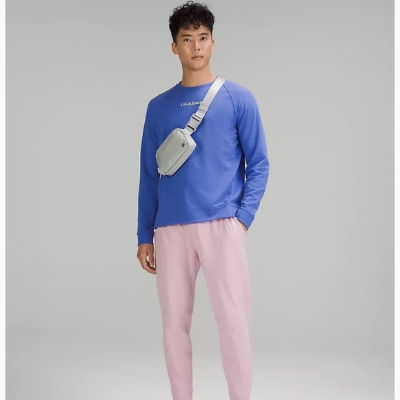 NEW Lululemon Everywhere Belt Bag 1L Color Silver Drop/White - Picture 3 of 10